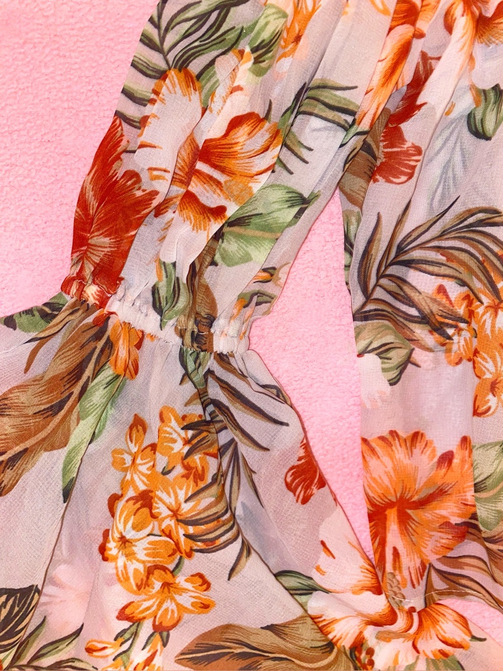 Live 4 Truth Floral Off-Shoulder Crop Top in Small Hibiscus Flower Whire Tropics - Picture 5 of 11
